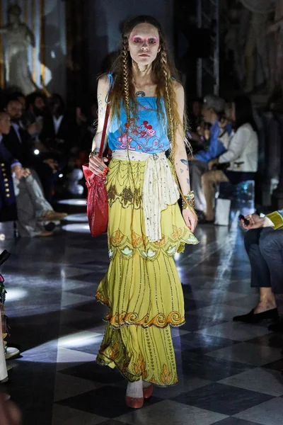 Look 3